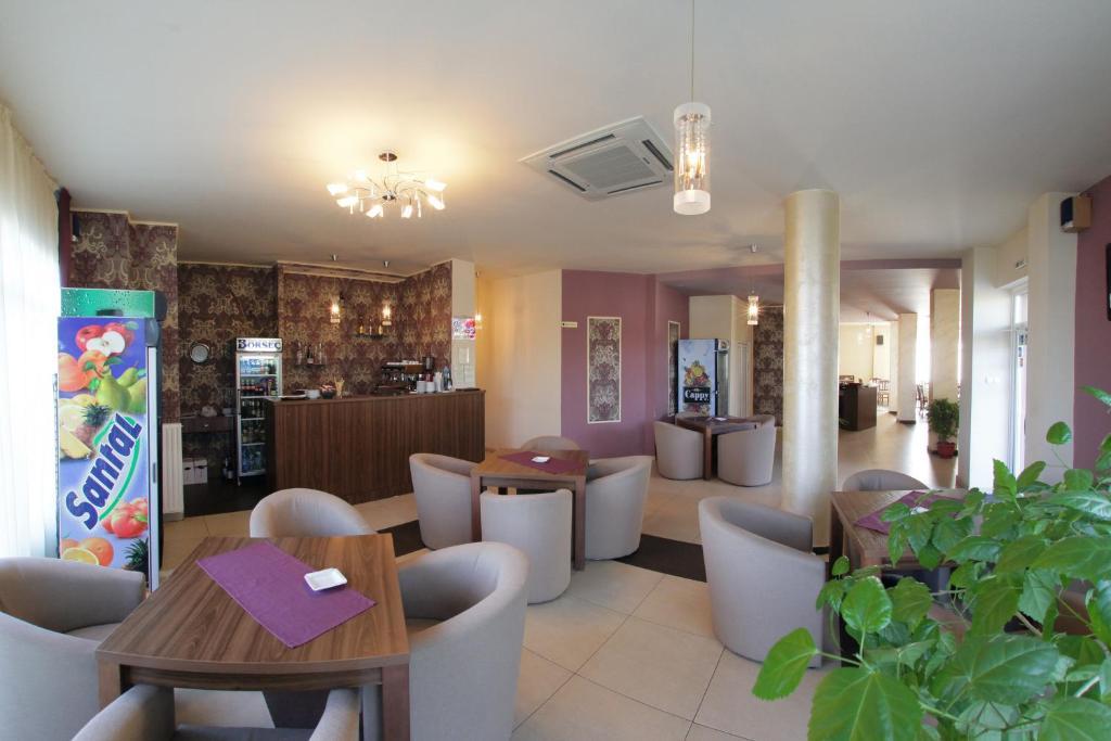 Hotel Liliacul Cluj-Napoca Extérieur photo